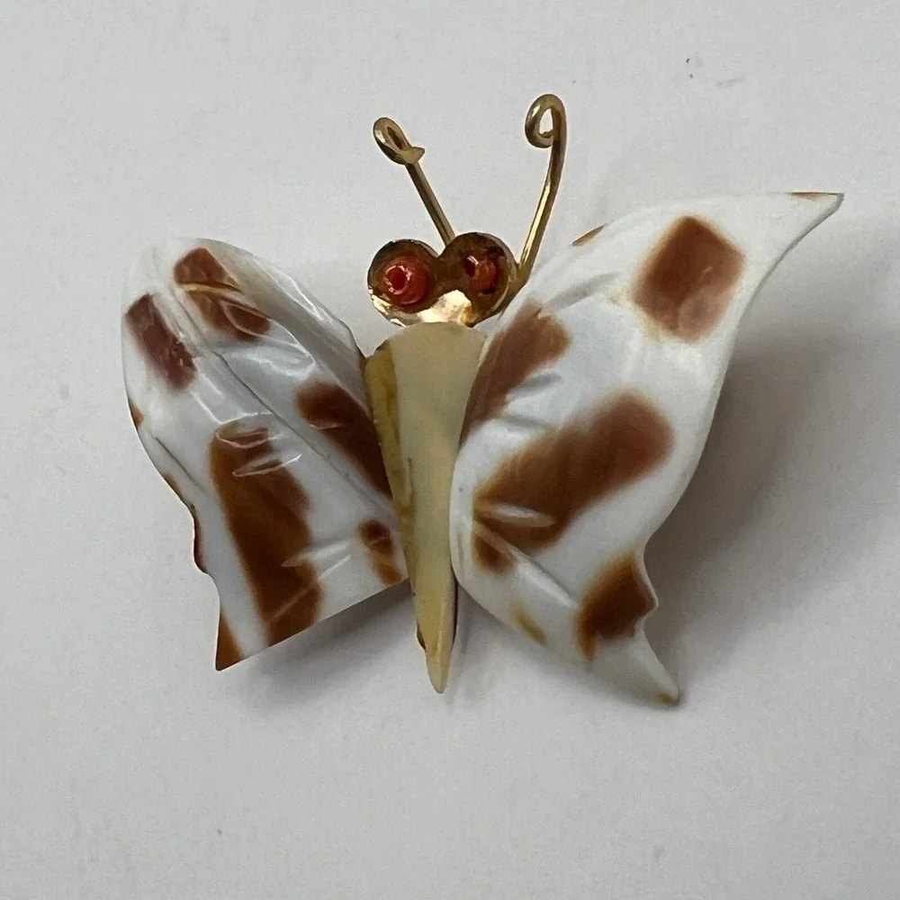 Vintage Shell Butterfly‎ Brooch White Brown Gold Tone Seashell Pin